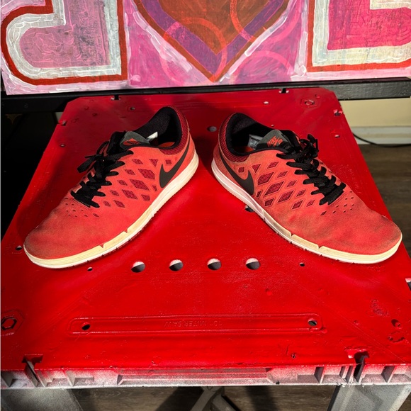 Nike SB Men's Red and Black Athletic Shoes - Picture 4 of 10